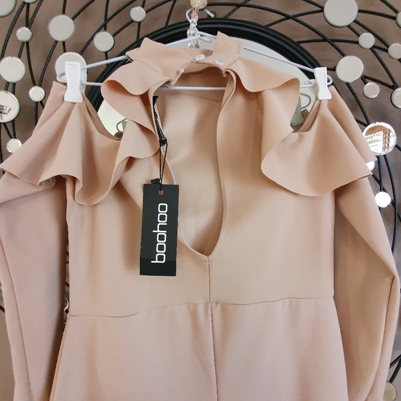 Cold shoulder long sleeved jumpsuit - Picture 9 of 9